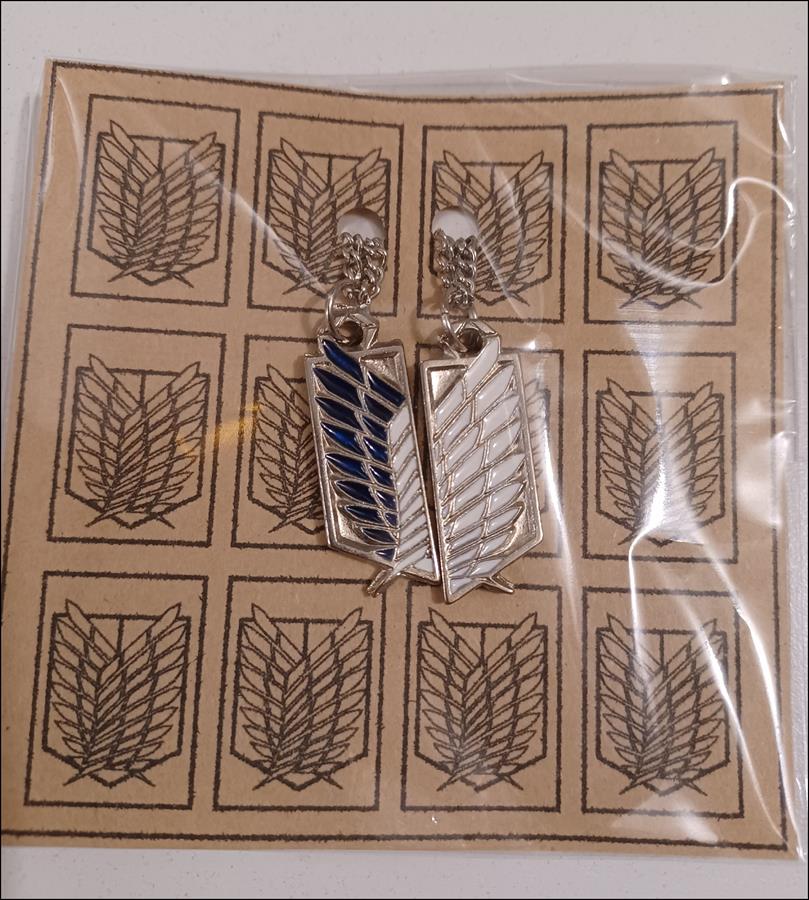 COLGANTES PARA COMPARTIR SHINGEKI NO KYOJIN METAL
